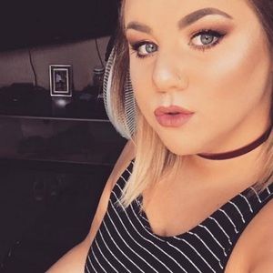 Meet your Posher, Alexis daisy